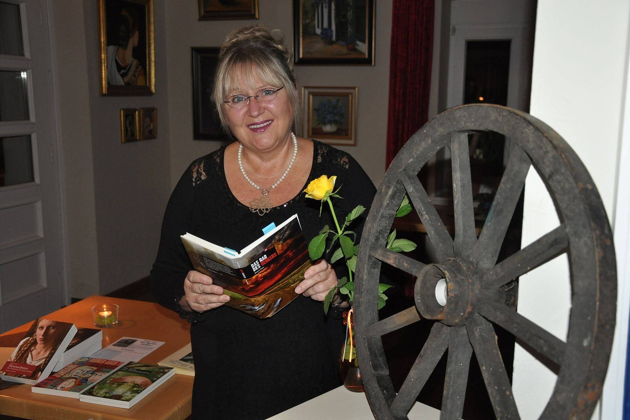 Margret_Koers__Foto1.jpg Foto 1: Margret Koers
Bildunterschrift: Margret Koers ist als Dozentin für den Kreativworkshop „Schreibwerkstatt“ zu Gast bei der VHS Meppen